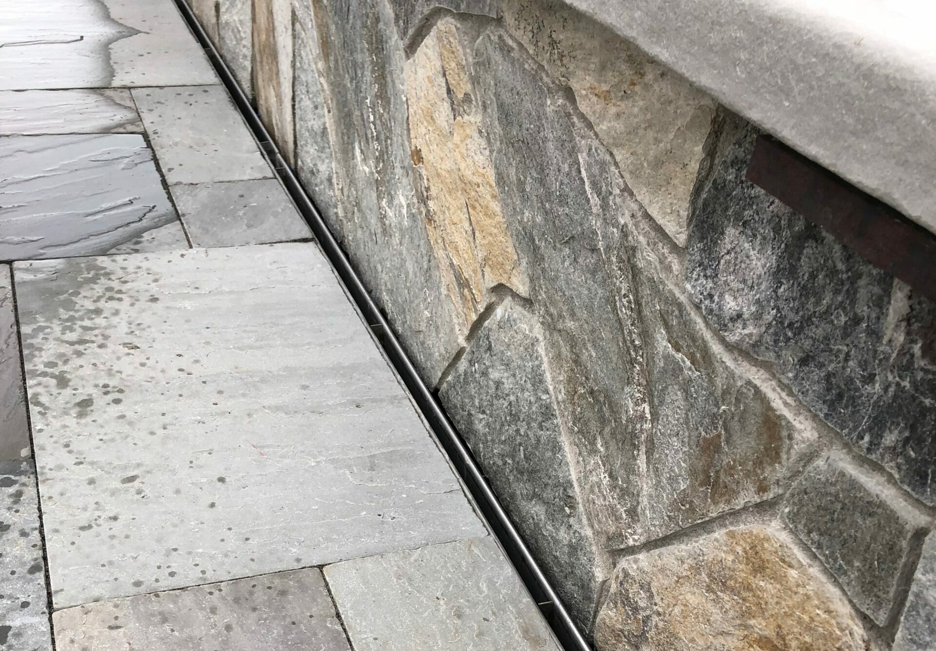 4000 SERIES SLOT DRAIN® Landscape Drains